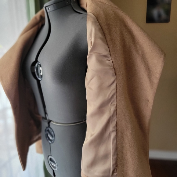 LTD Chic Tan Women's Wool Short Jacket with Button Closure and Belt Size Large - Picture 9 of 11